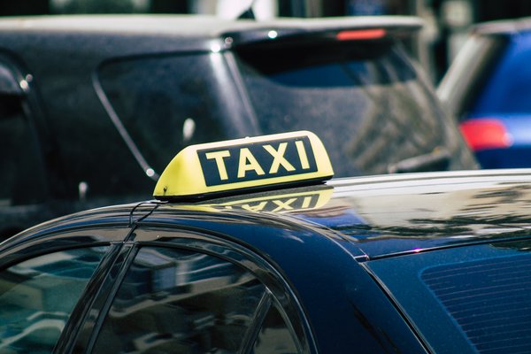 Voyage : quels critères pour bien choisir un taxi de luxe ?